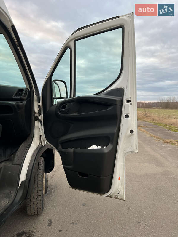 Микроавтобус грузовой (до 3,5т) Iveco Daily 2015 в Луцке