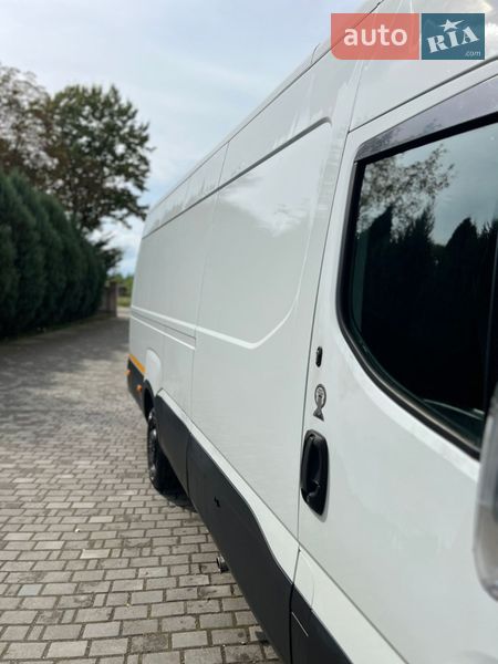 Вантажний фургон Iveco Daily 2015 в Самборі