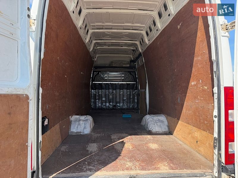 Вантажний фургон Iveco Daily 2013 в Городку