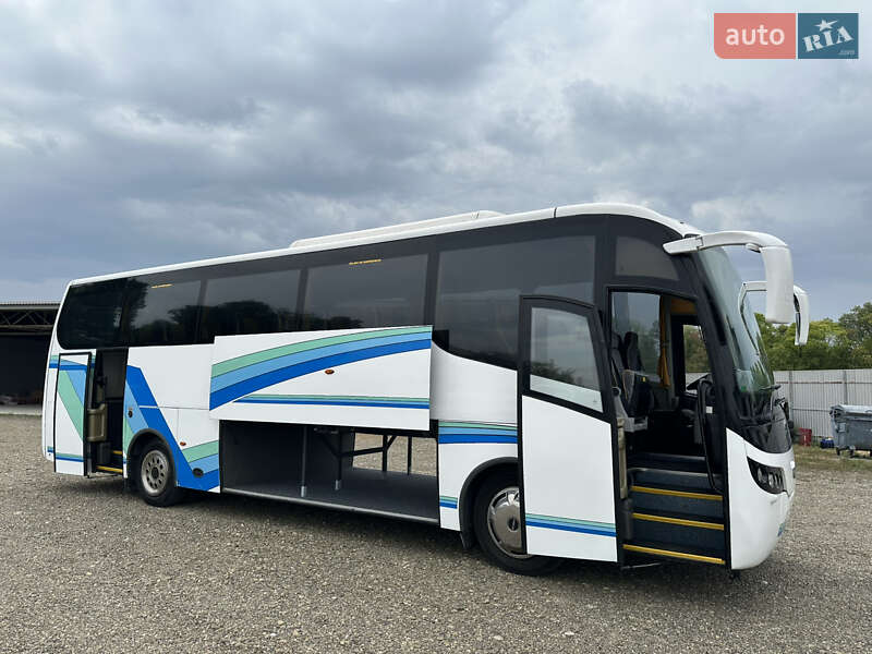 Туристичний / Міжміський автобус Iveco EuroCargo 2009 в Чернівцях