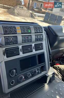 Самосвал Iveco Stralis 2011 в 