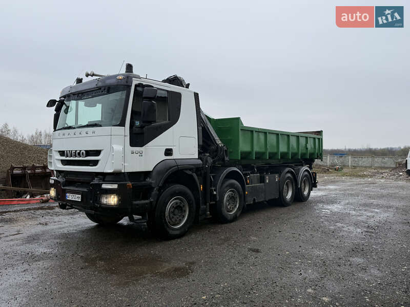 Самосвал Iveco Trakker 2011 в Долине