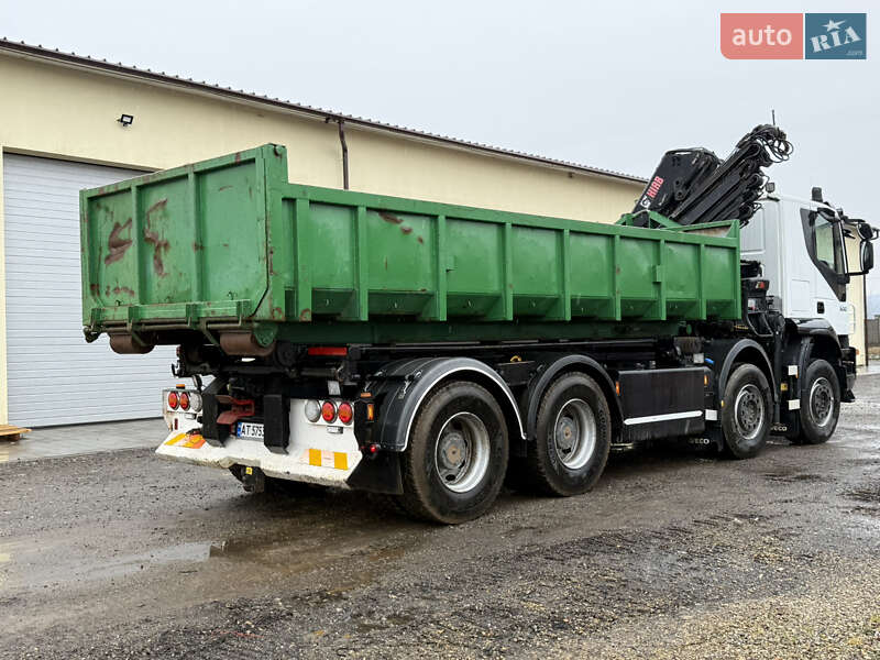 Самосвал Iveco Trakker 2011 в Долине