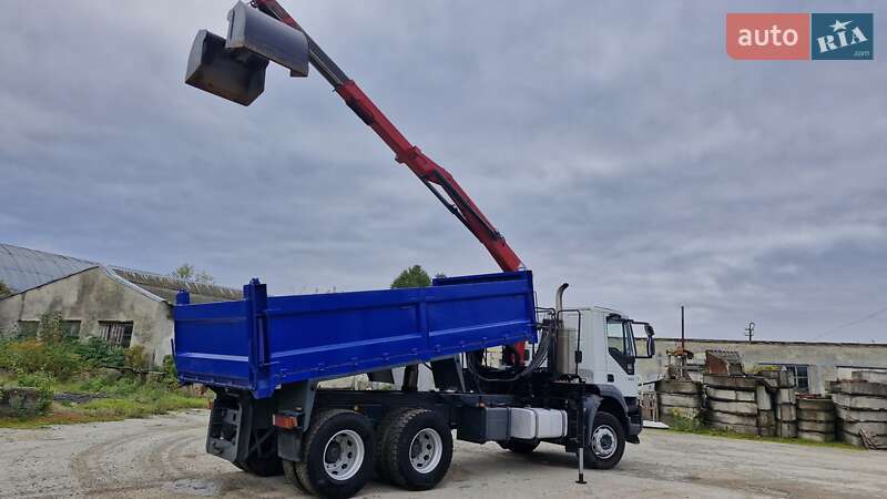 Кран-манипулятор Iveco Trakker 2008 в Тернополе