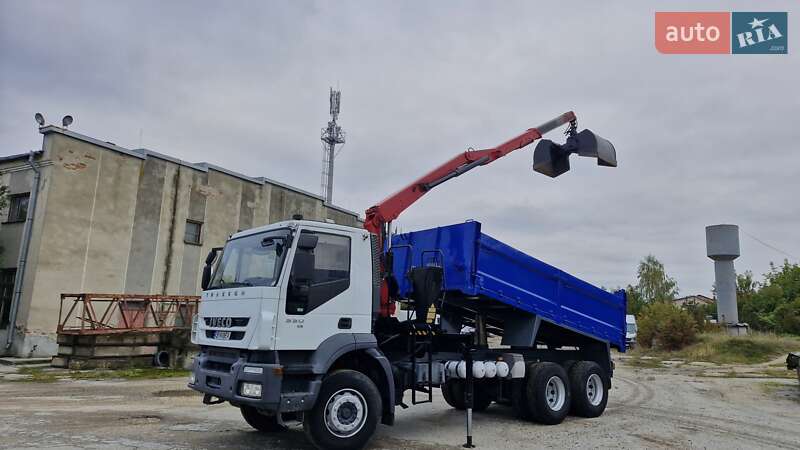 Кран-манипулятор Iveco Trakker 2008 в Тернополе
