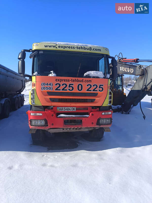 Самосвал Iveco Trakker 2008 в Киеве
