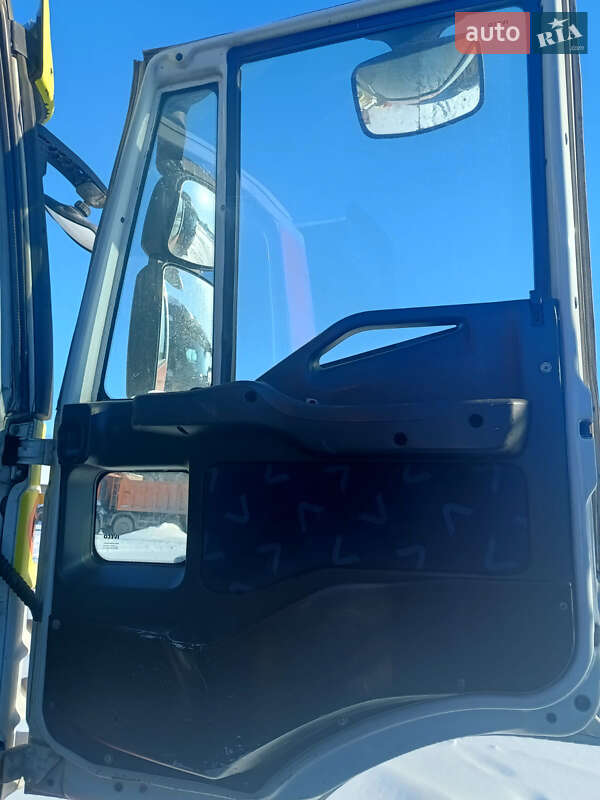 Самосвал Iveco Trakker 2008 в Киеве