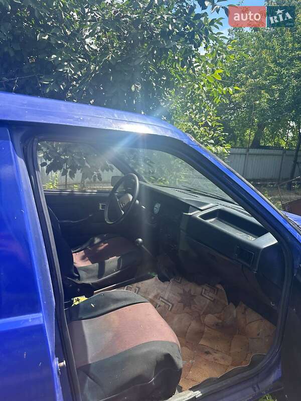 Седан ИЖ 2717 Ода 2001 в Кропивницькому