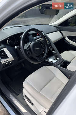 Позашляховик / Кросовер Jaguar E-Pace 2018 в 