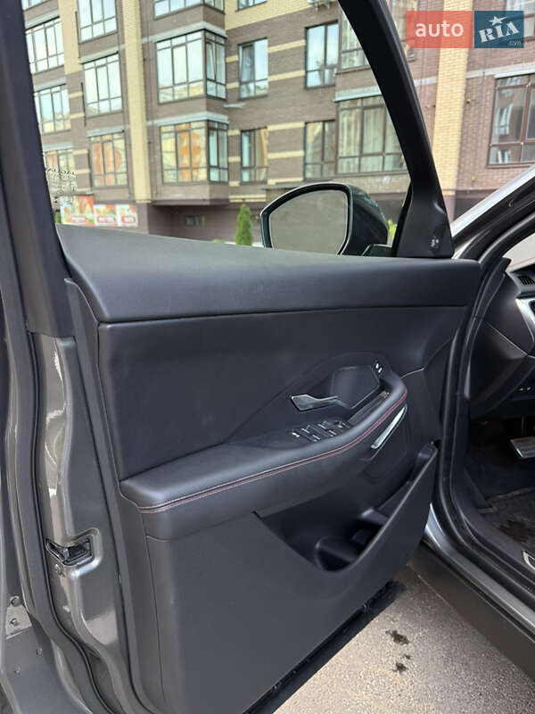 Внедорожник / Кроссовер Jaguar E-Pace 2019 в Киеве