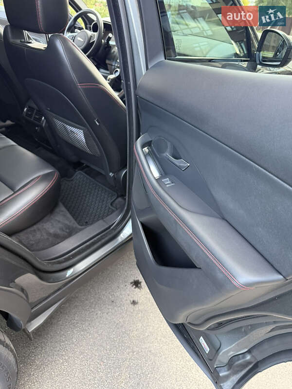 Внедорожник / Кроссовер Jaguar E-Pace 2019 в Киеве