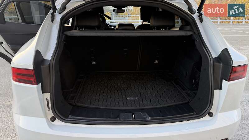 Позашляховик / Кросовер Jaguar E-Pace 2017 в Києві