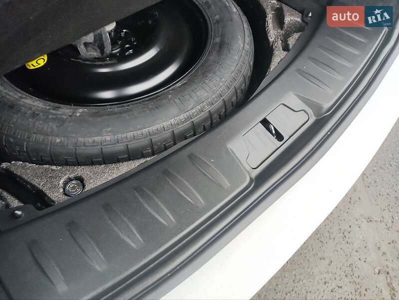 Внедорожник / Кроссовер Jaguar E-Pace 2019 в Львове фото 30 Внедорожник / Кроссовер Jaguar E-Pace 2019 в Львове