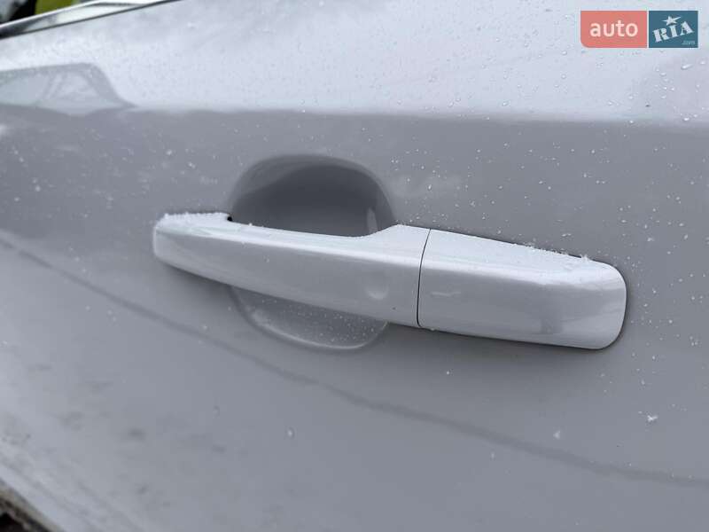 Внедорожник / Кроссовер Jaguar E-Pace 2017 в Киеве фото 11 Внедорожник / Кроссовер Jaguar E-Pace 2017 в Киеве