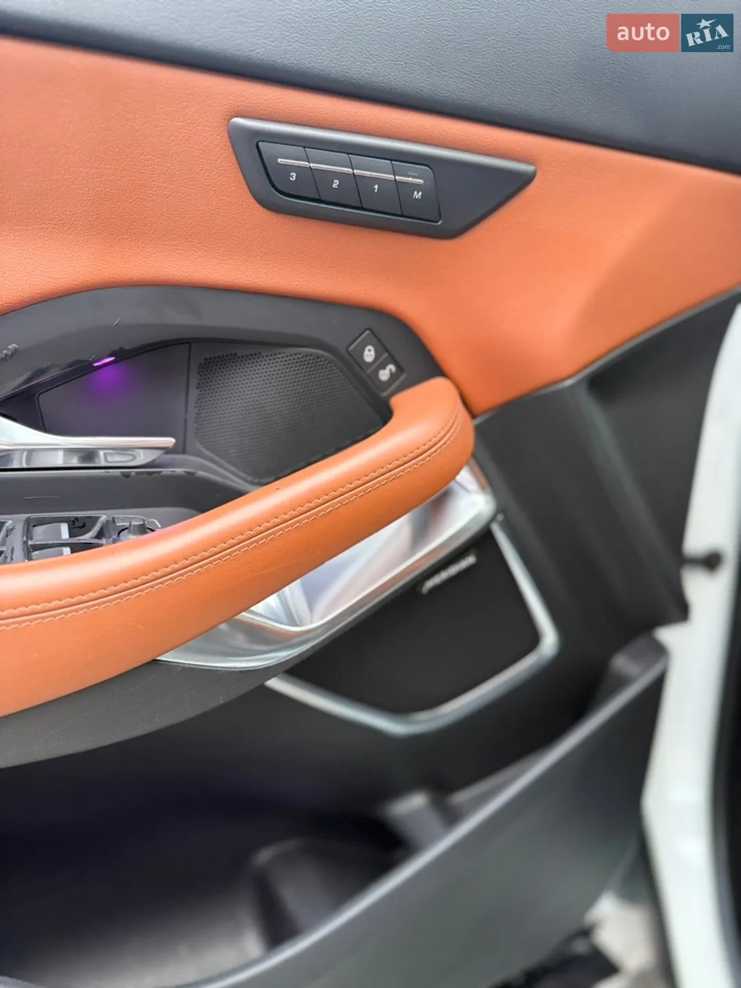2019 Jaguar E-Pace - мініатюра 31