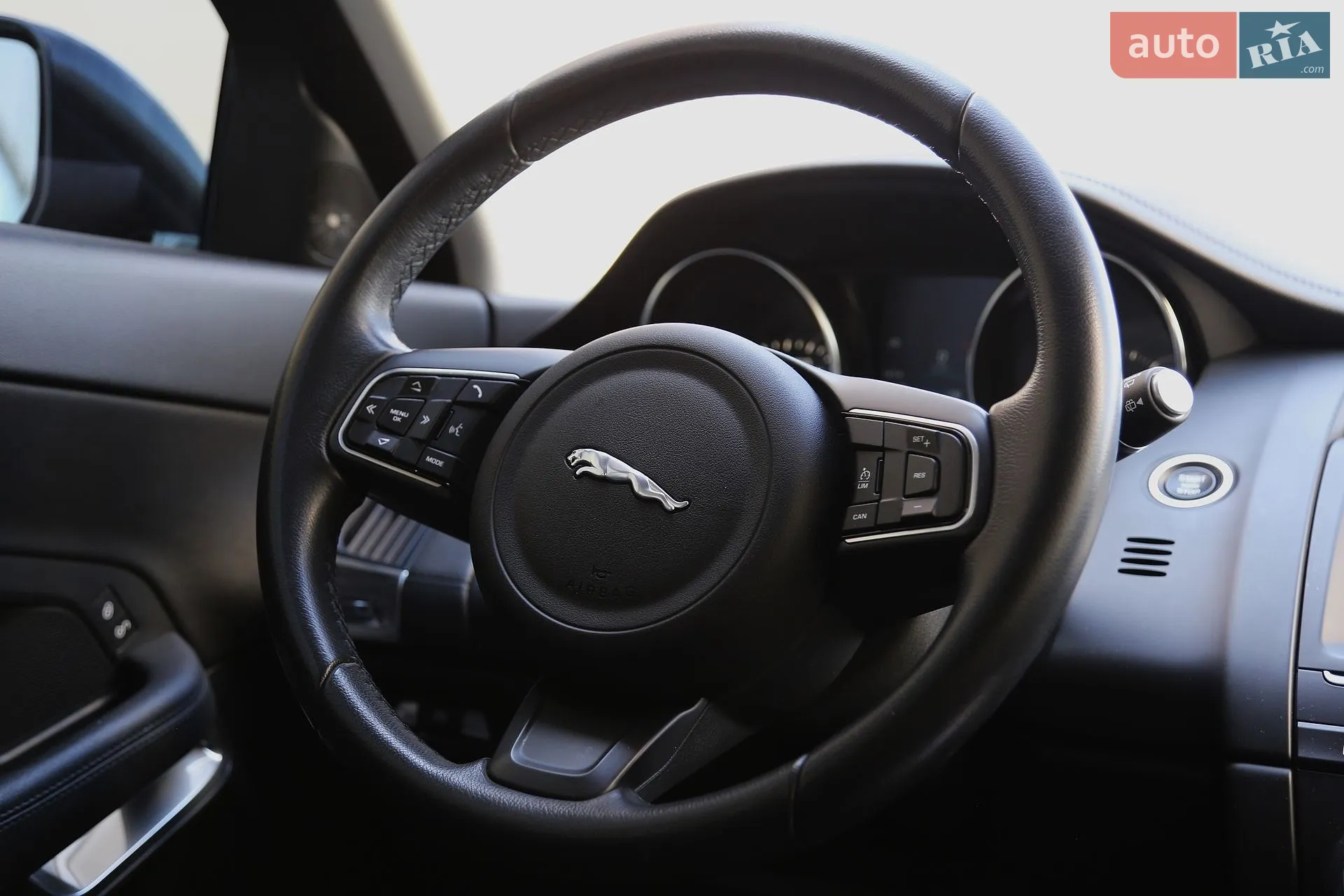 2019 Jaguar E-Pace - мініатюра 17
