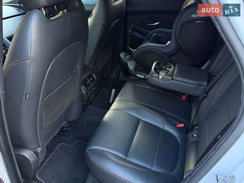 Внедорожник / Кроссовер Jaguar E-Pace 2018 в Киеве