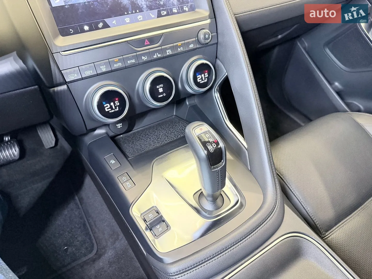 2017 Jaguar E-Pace - мініатюра 42