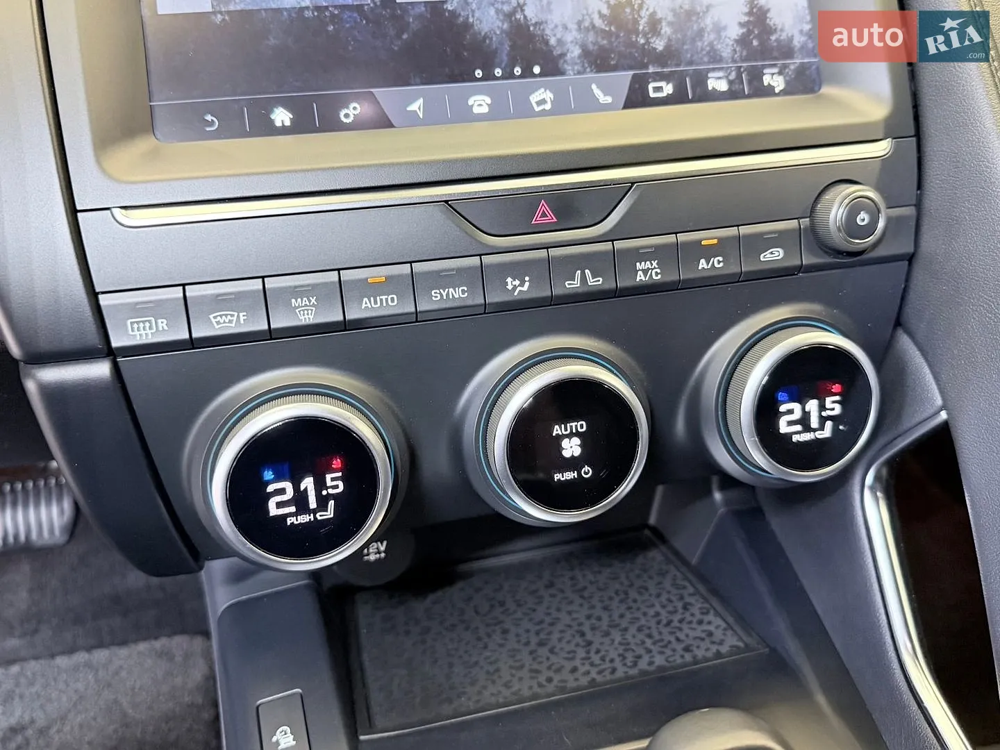 2017 Jaguar E-Pace - мініатюра 47
