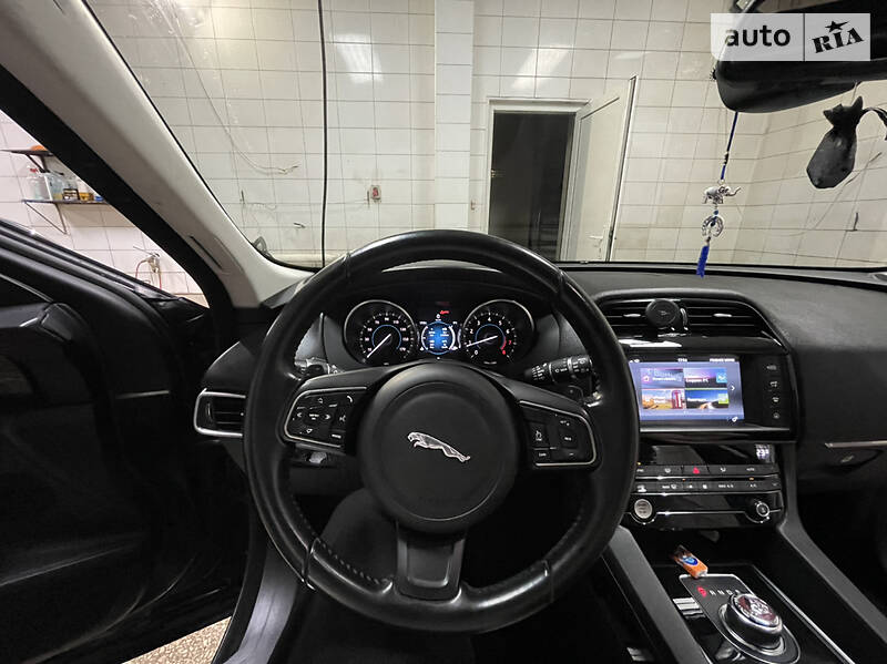 Внедорожник / Кроссовер Jaguar F-Pace 2017 в Черновцах