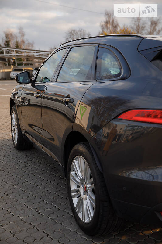 Позашляховик / Кросовер Jaguar F-Pace 2016 в Чернівцях