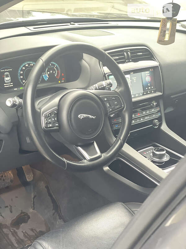 Позашляховик / Кросовер Jaguar F-Pace 2016 в Києві