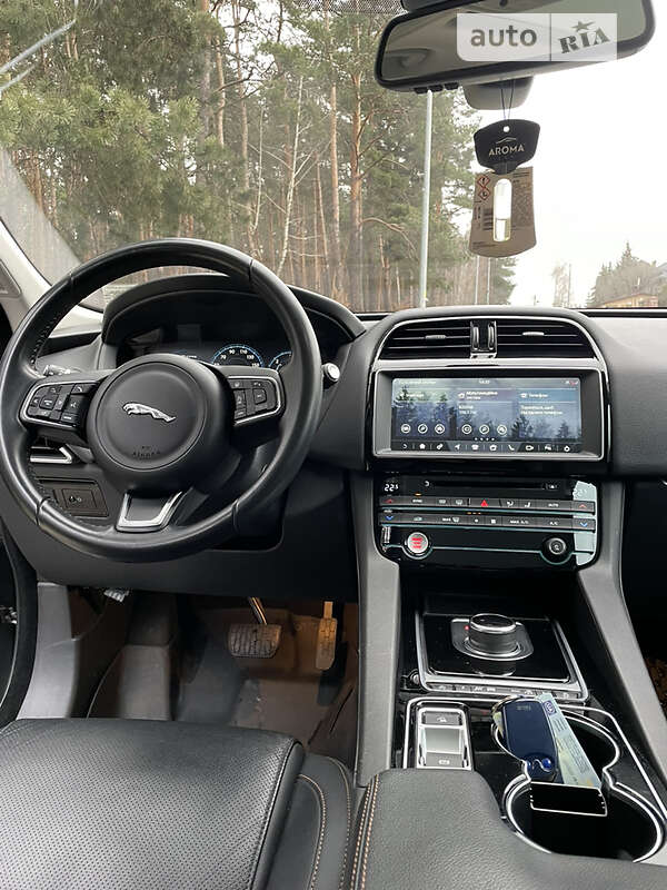 Позашляховик / Кросовер Jaguar F-Pace 2016 в Києві