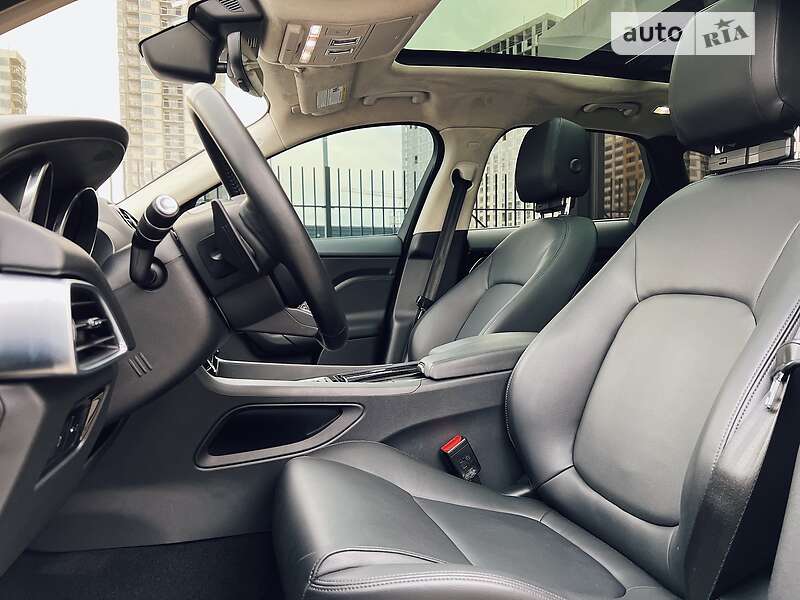 Внедорожник / Кроссовер Jaguar F-Pace 2018 в Киеве
