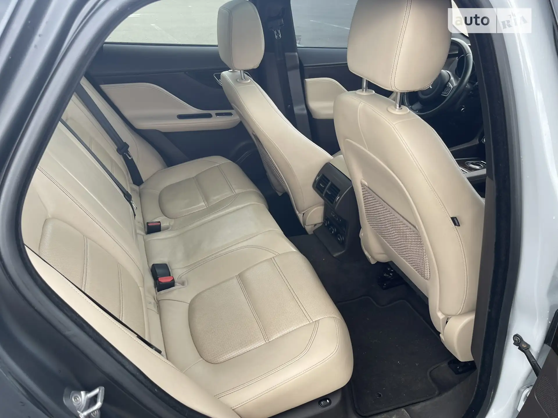 2016 Jaguar F-Pace - мініатюра 33