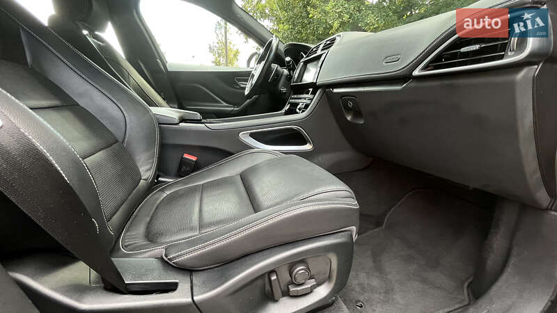 Внедорожник / Кроссовер Jaguar F-Pace 2018 в Черновцах