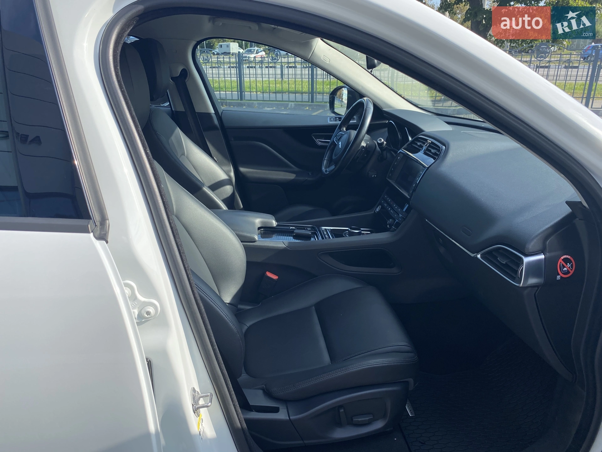 2018 Jaguar F-Pace - мініатюра 14