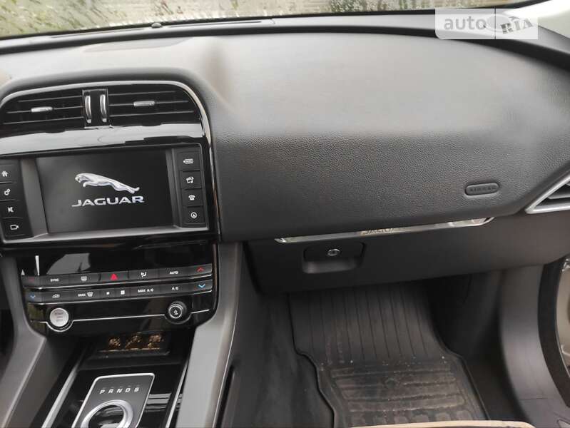 Внедорожник / Кроссовер Jaguar F-Pace 2016 в Николаеве фото 15 Внедорожник / Кроссовер Jaguar F-Pace 2016 в Николаеве