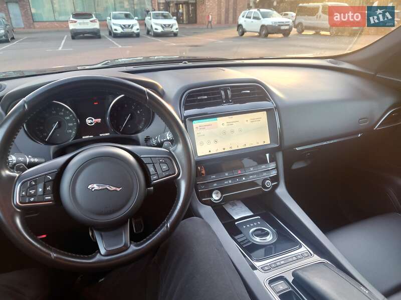 Внедорожник / Кроссовер Jaguar F-Pace 2019 в Киеве