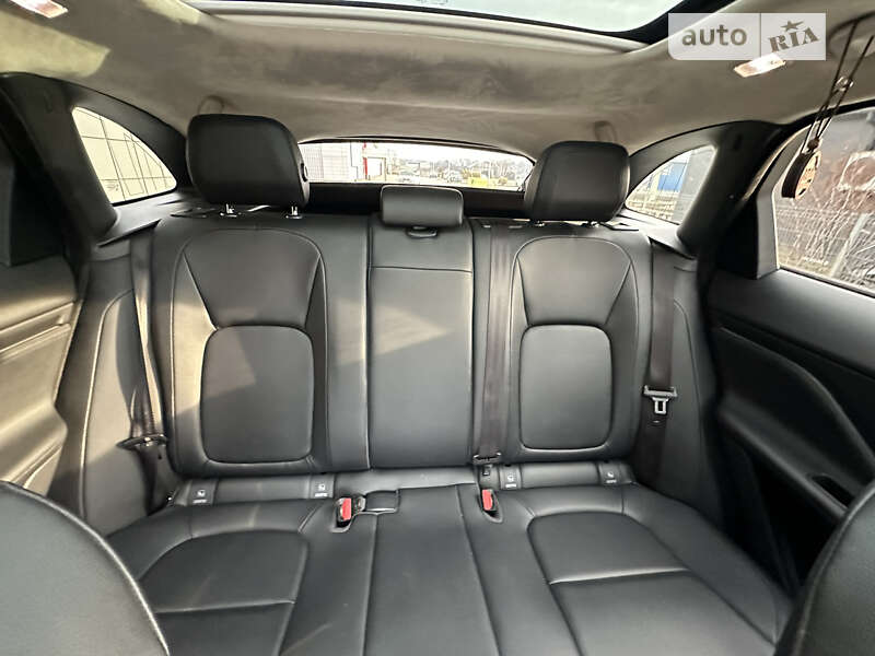 Позашляховик / Кросовер Jaguar F-Pace 2018 в Тячеві