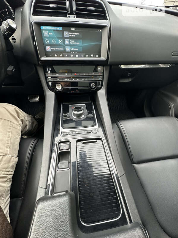 Позашляховик / Кросовер Jaguar F-Pace 2018 в Тячеві