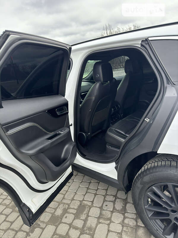 Позашляховик / Кросовер Jaguar F-Pace 2016 в Харкові