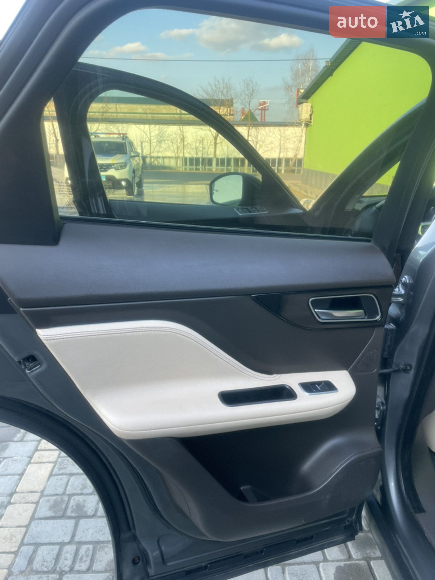 2017 Jaguar F-Pace - мініатюра 9