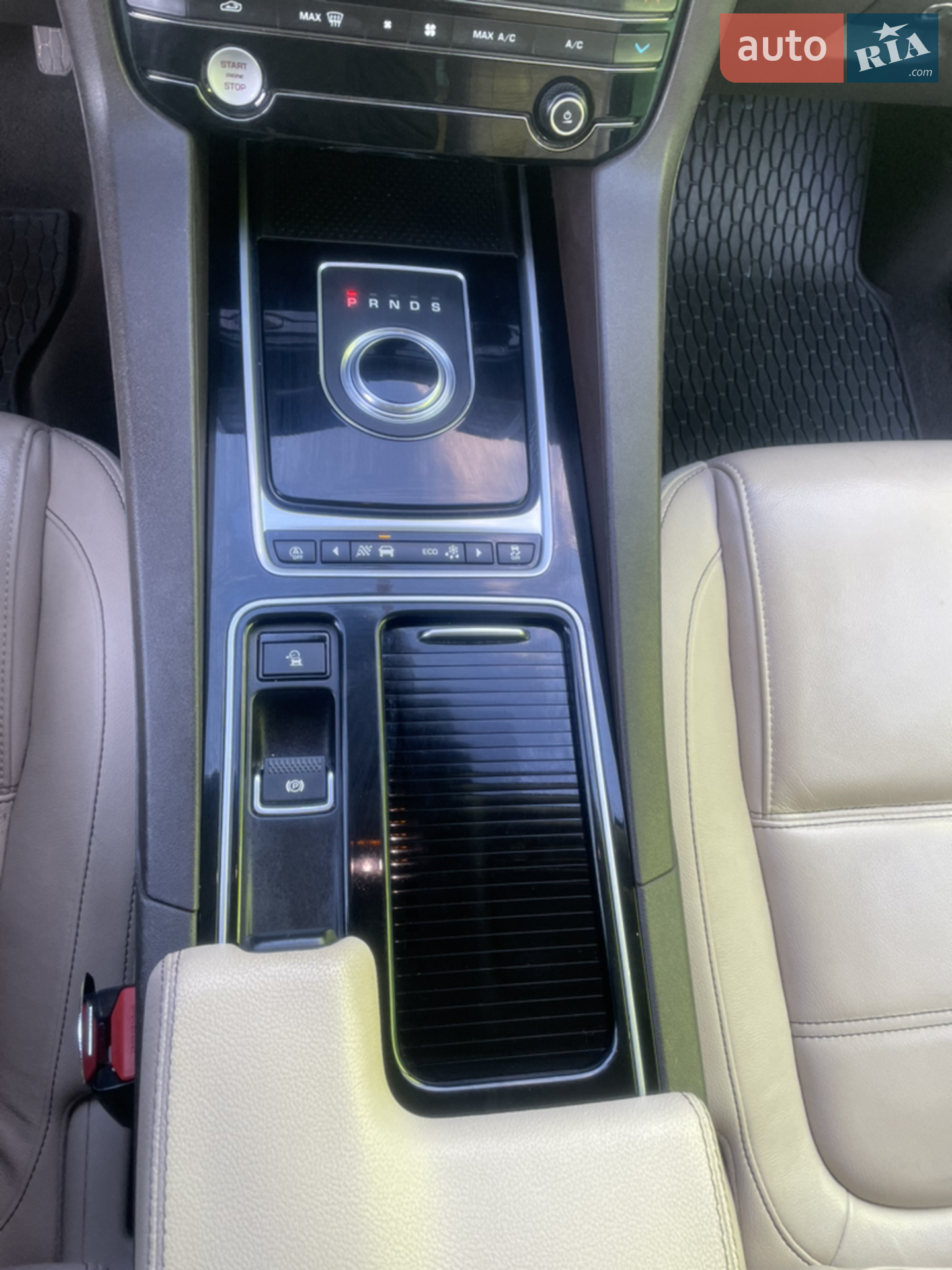 2017 Jaguar F-Pace - мініатюра 13
