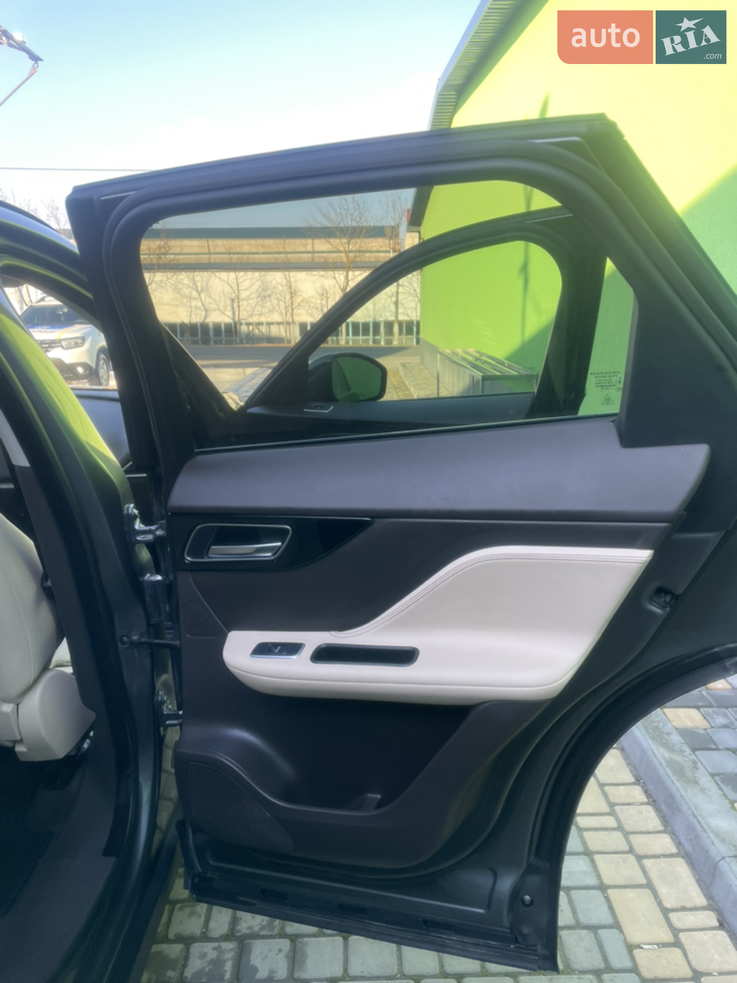 2017 Jaguar F-Pace - мініатюра 16