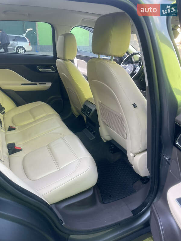 Внедорожник / Кроссовер Jaguar F-Pace 2017 в Новоднестровске