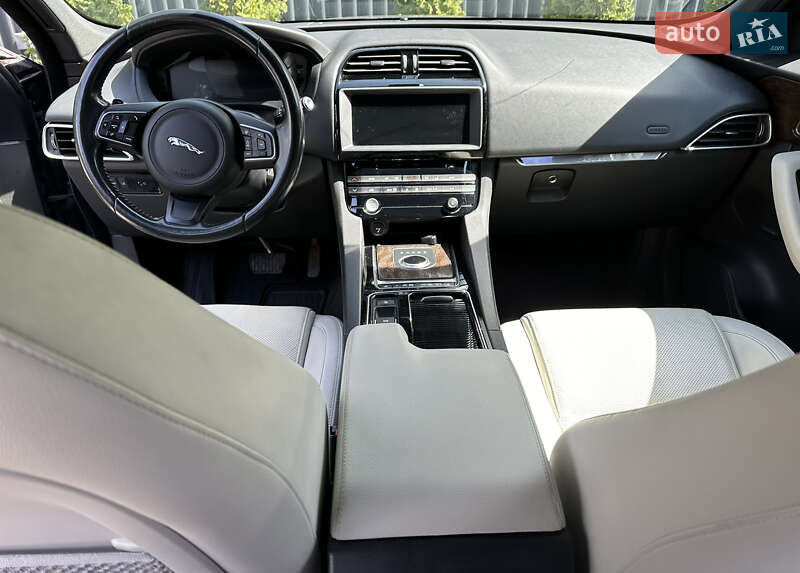 Внедорожник / Кроссовер Jaguar F-Pace 2016 в Киеве