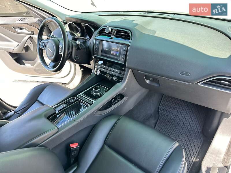 Позашляховик / Кросовер Jaguar F-Pace 2017 в Києві