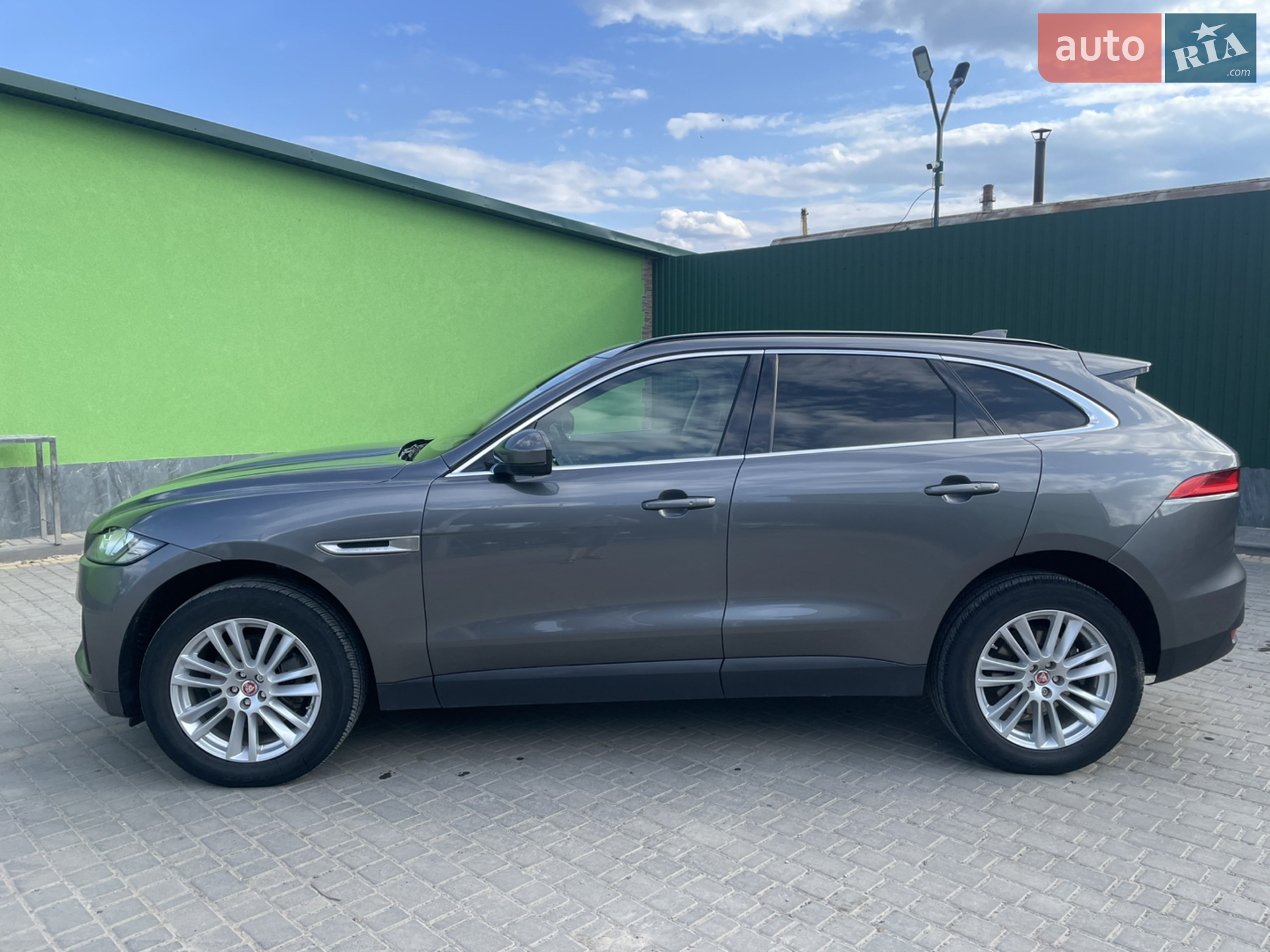 2017 Jaguar F-Pace - мініатюра 2
