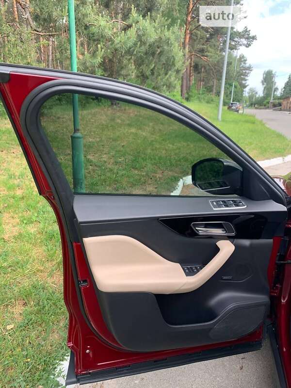Позашляховик / Кросовер Jaguar F-Pace 2017 в Києві