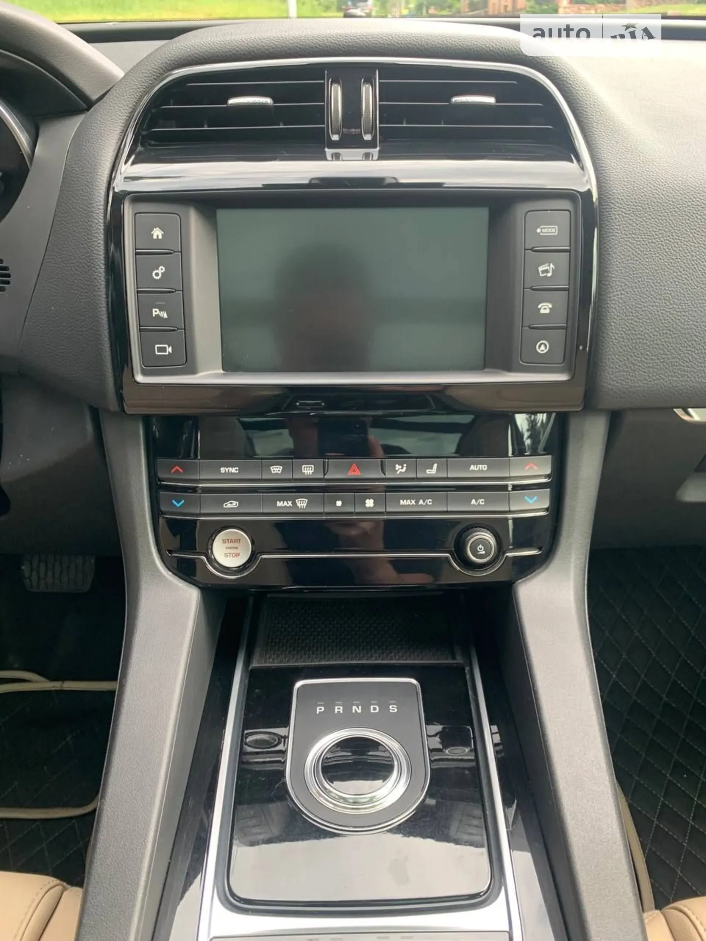 2017 Jaguar F-Pace - мініатюра 25