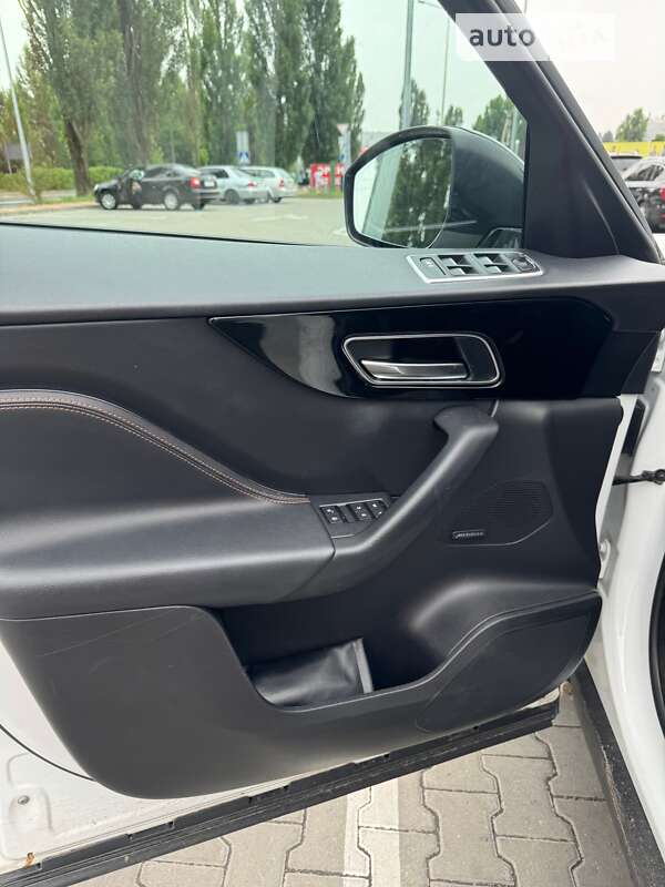 Внедорожник / Кроссовер Jaguar F-Pace 2019 в Киеве фото 7 Внедорожник / Кроссовер Jaguar F-Pace 2019 в Киеве