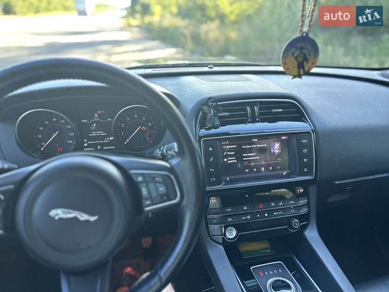 Внедорожник / Кроссовер Jaguar F-Pace 2017 в Александровке