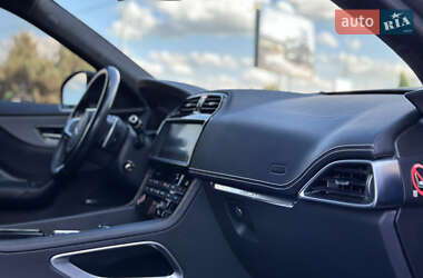 Позашляховик / Кросовер Jaguar F-Pace 2018 в 