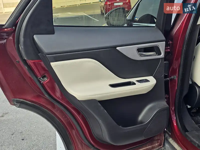 Внедорожник / Кроссовер Jaguar F-Pace 2016 в 