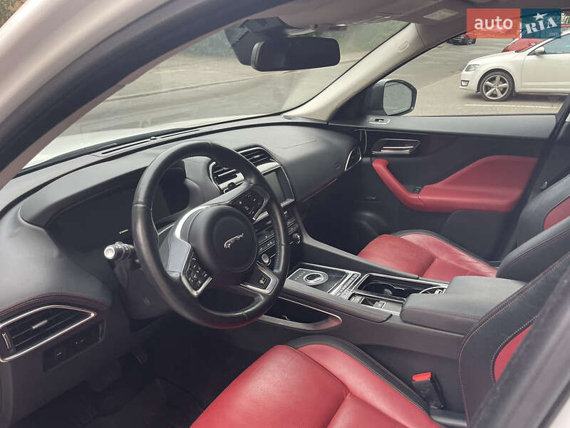 Внедорожник / Кроссовер Jaguar F-Pace 2016 в Киеве